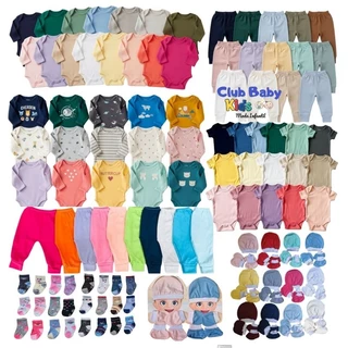 Kit de roupas para bebê com várias peças e acessórios
